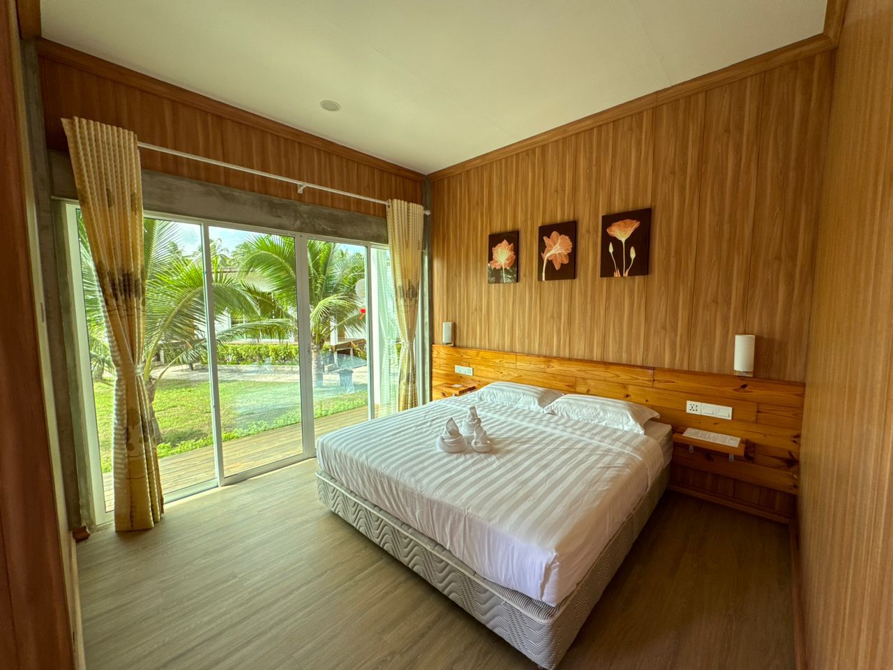 Deluxe Queen Resort Suite